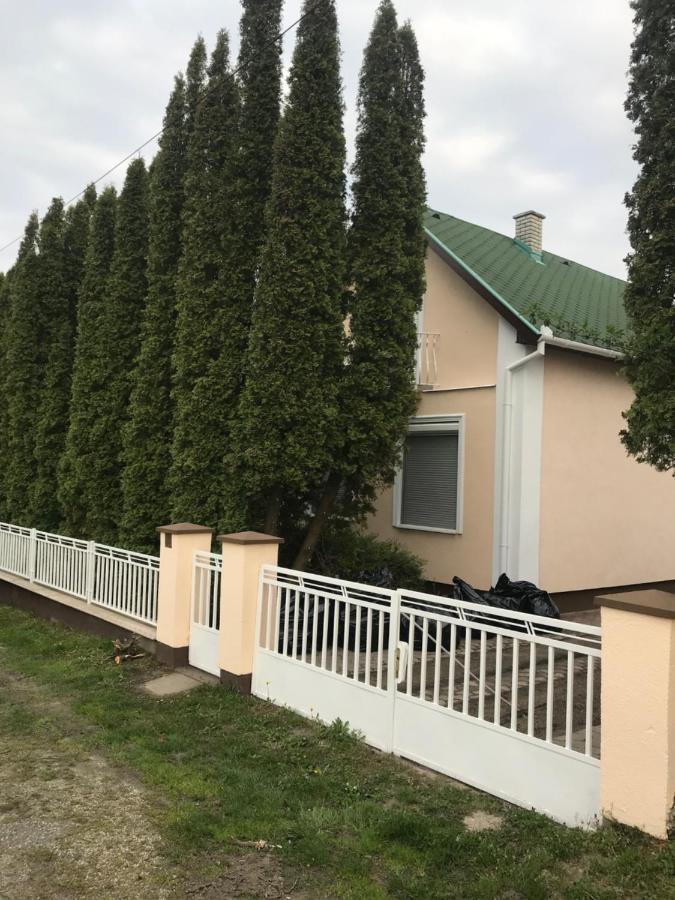 Nyaralo Balatonmariafuerdo Villa Bagian luar foto