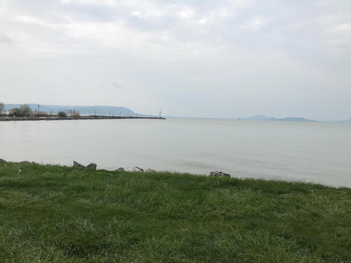 Nyaralo Balatonmariafuerdo Villa Bagian luar foto